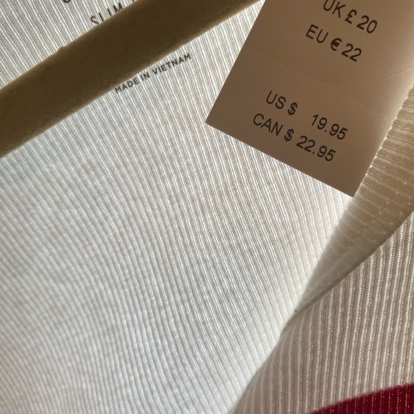 Hollister top. - Picture 3 of 4